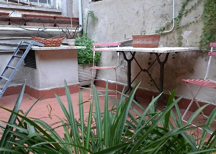 House Up To The Hill - Stanza Con A Monteverde Vecchio *